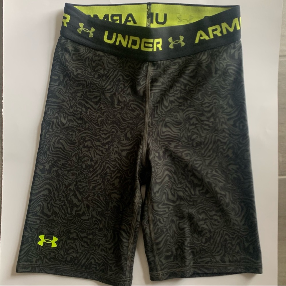 NWT Under Armour Black and Dark Green Bike Shorts
